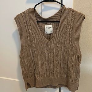Abercrombie & Fitch Cropped V-Neck Sweater Vest
